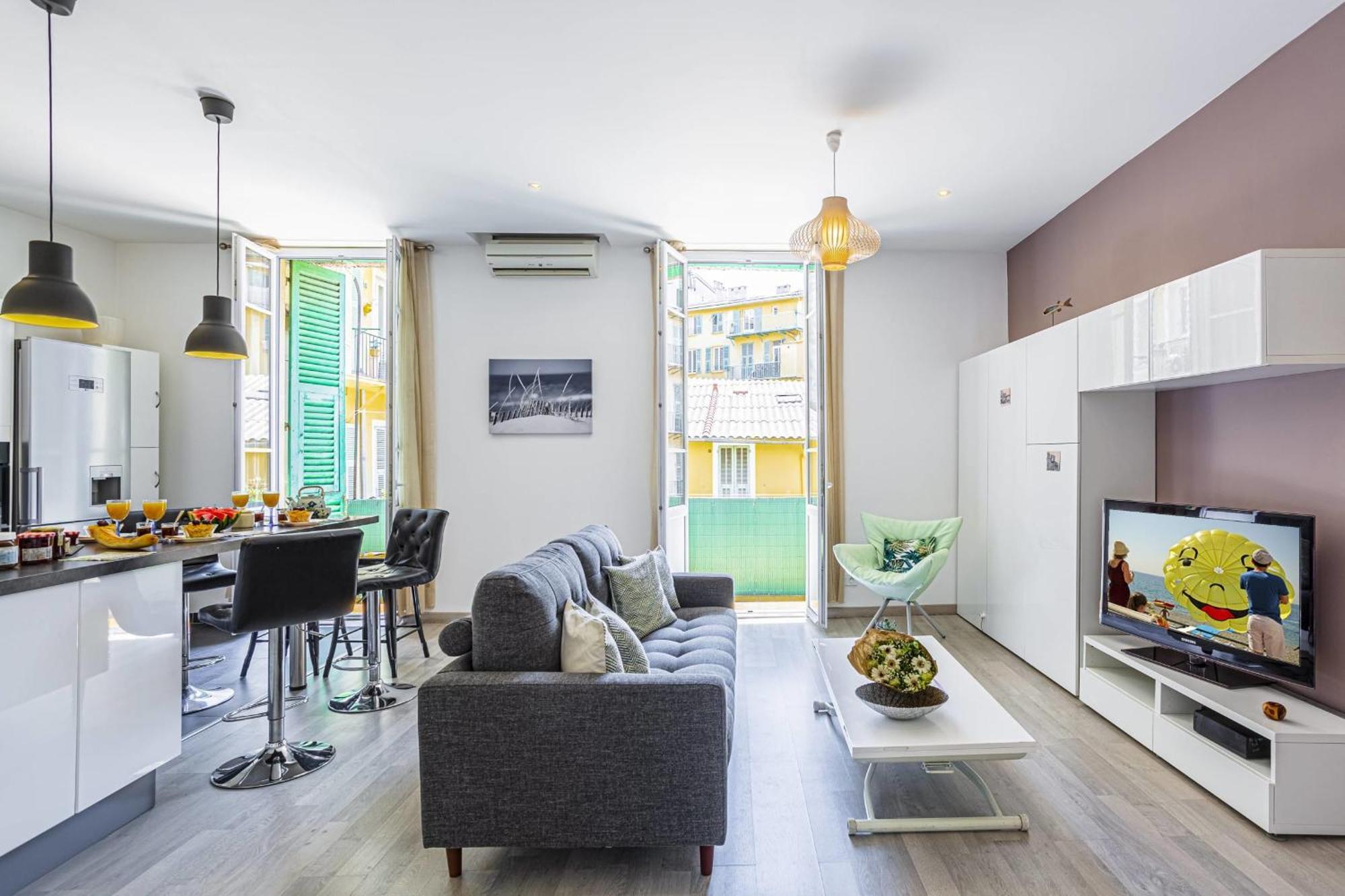 Apartment Guisol - Typical 3 Bedroom Ac Near Port